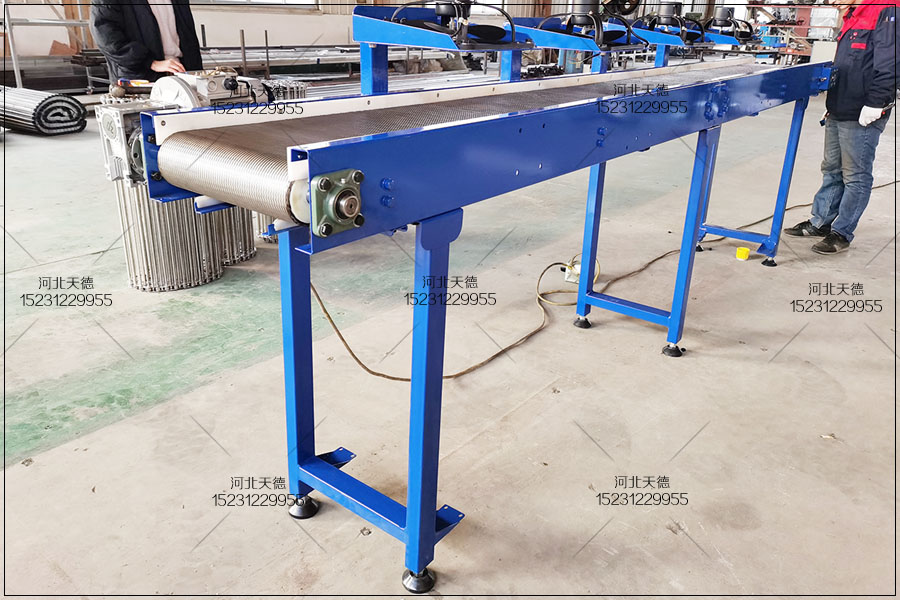 網(wǎng)帶輸送機(jī)